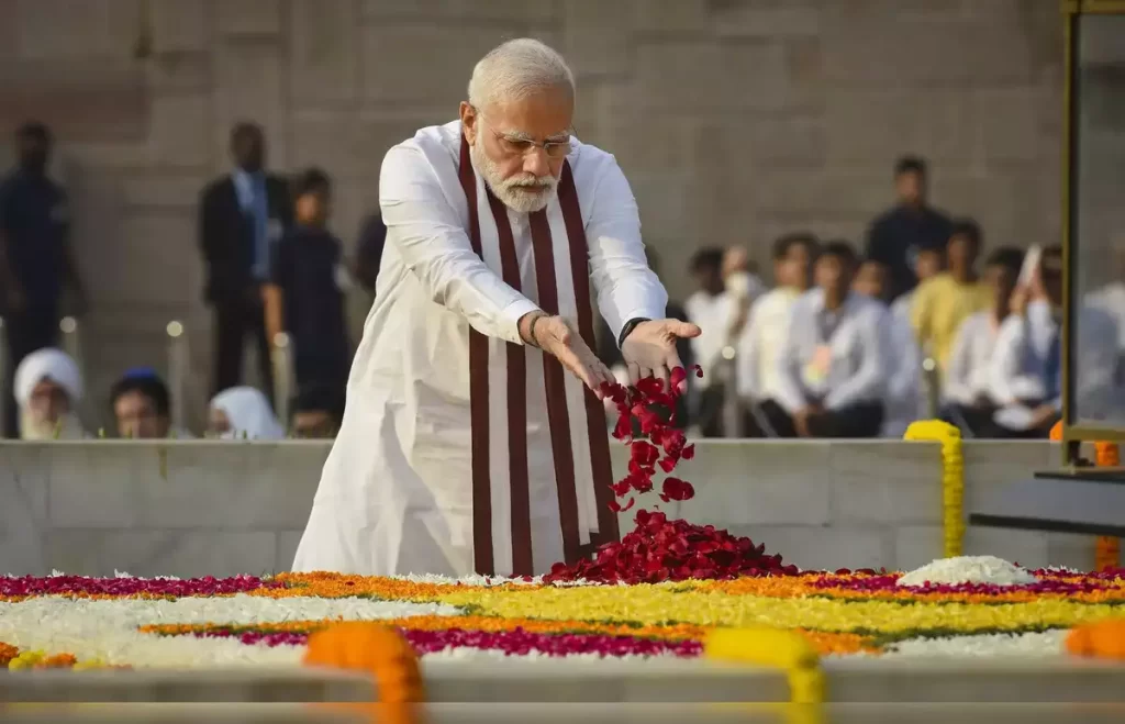 Prime Minister Modi paid tribute to Mahatma Gandhi