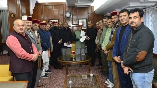 Members of BJP legislative party in Himachal Pradesh met the Governor