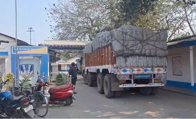 Truck full of pulses worth lakhs of rupees missing from NJP recovered from Howrah