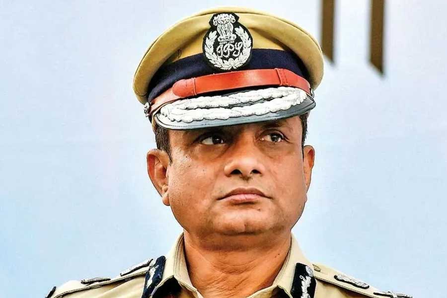 Election Commission orders removal of Bengal DGP and bureaucrats at large level