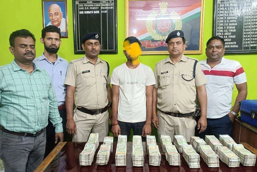50 lakh cash recovered from a passenger in Gangasagar Express