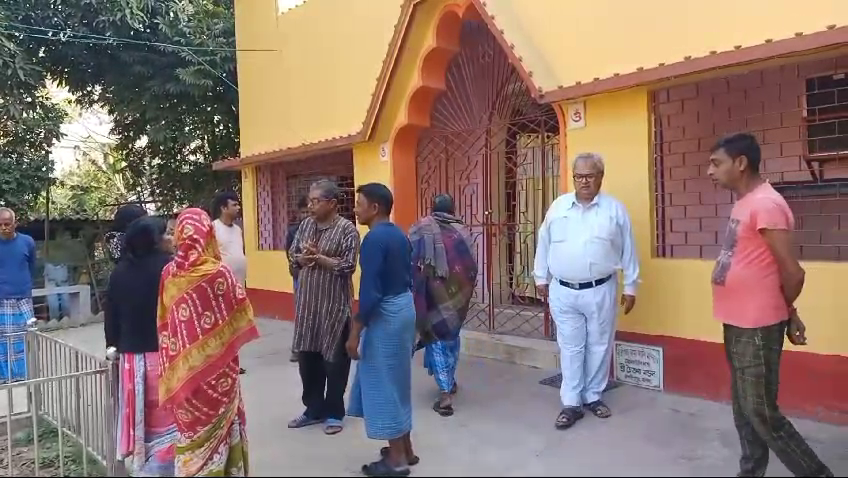 Thieves caught taking donation box from temple in Malda