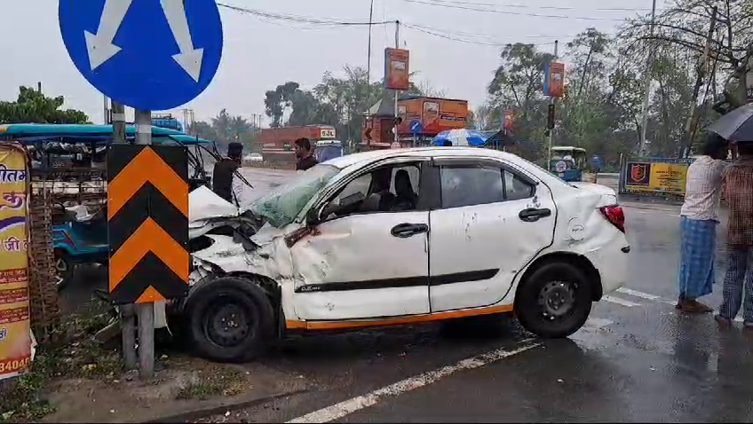 Dumper hits two vehicles in Jalpaiguri