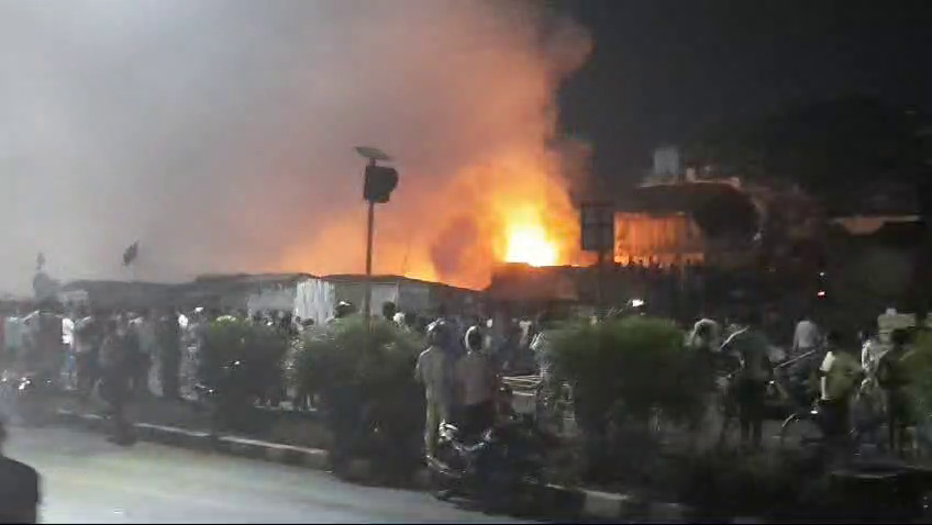 Howrah. Fire broke out in the fair, many temporary shops burnt to ashes