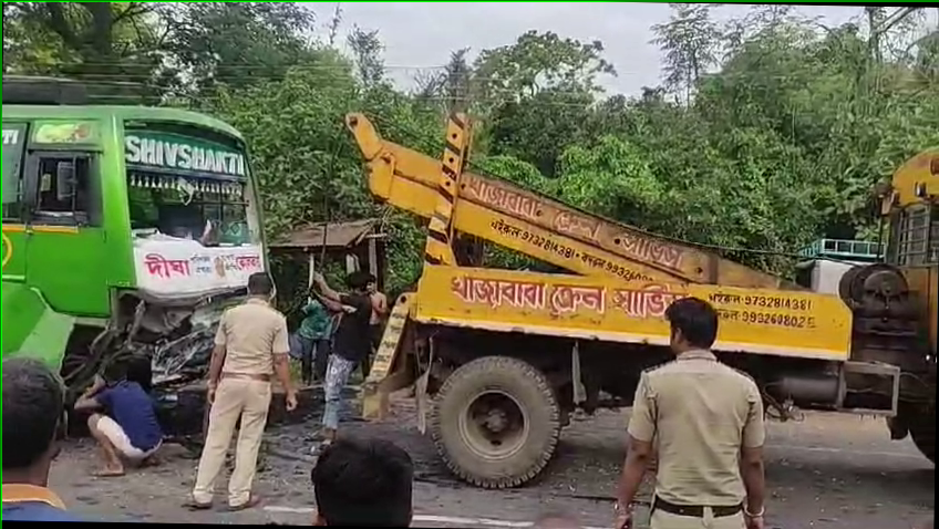 Horrific road accident near Digha, Bengal, four tourists died