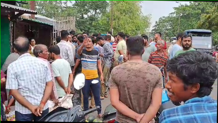 Jalpaiguri: Traffic jam due to dispute between businessmen, police controlled the situation