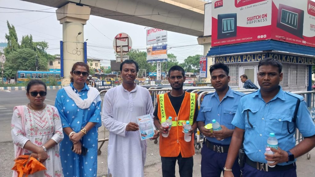 Kolkata: Innovative water session organised for traffic policemen
