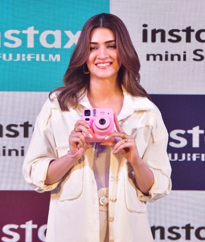 Kriti Sanon becomes the brand ambassador of Fuji Film India Instax